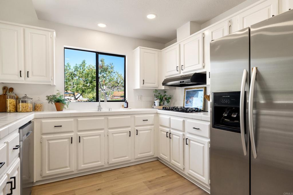 4903 Lake Park Court Fallbrook, CA 92028 - Photo 9 of 33