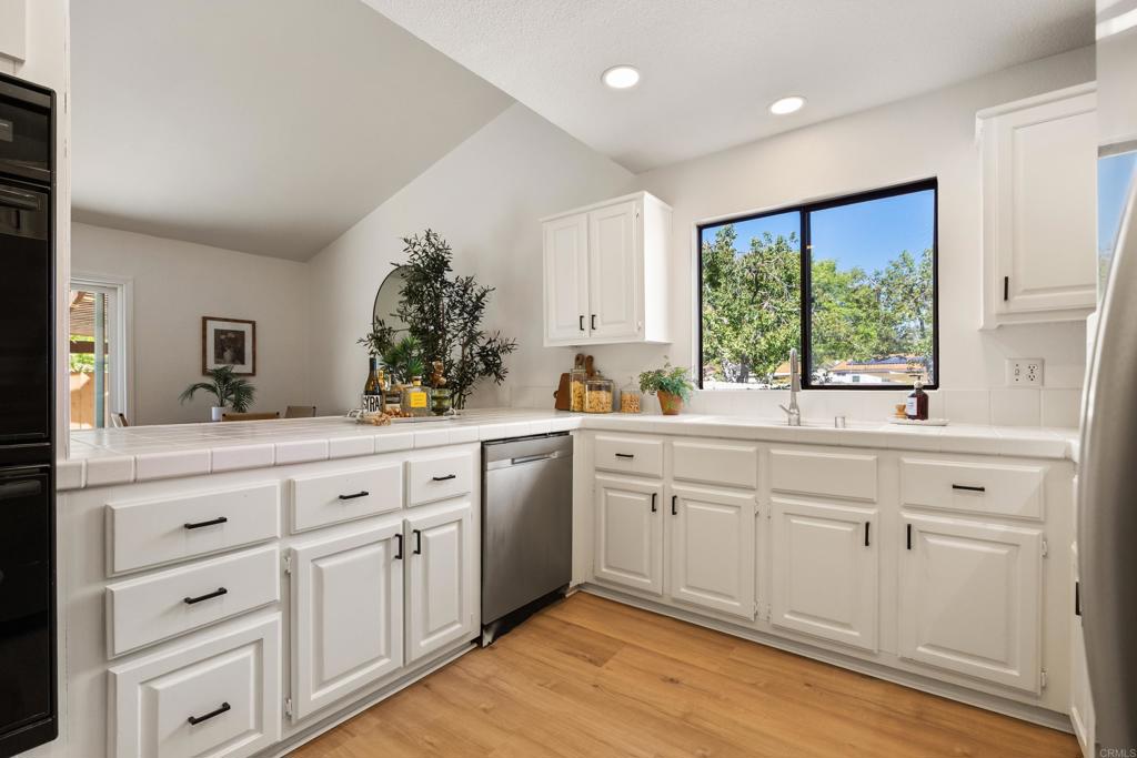 4903 Lake Park Court Fallbrook, CA 92028 - Photo 10 of 33