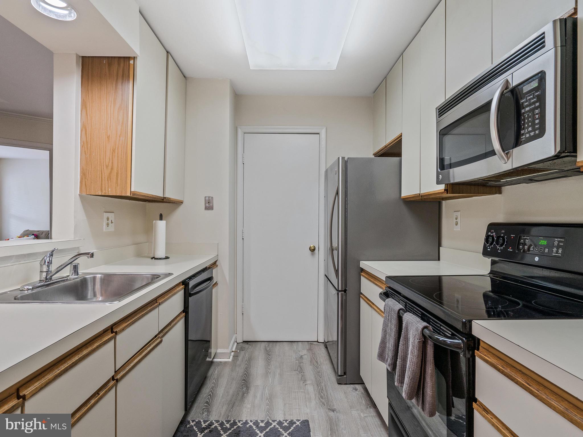13706 Modrad Way, Unit 7A22 Silver Spring, MD 20904 - Photo 23 of 48 Kitchen