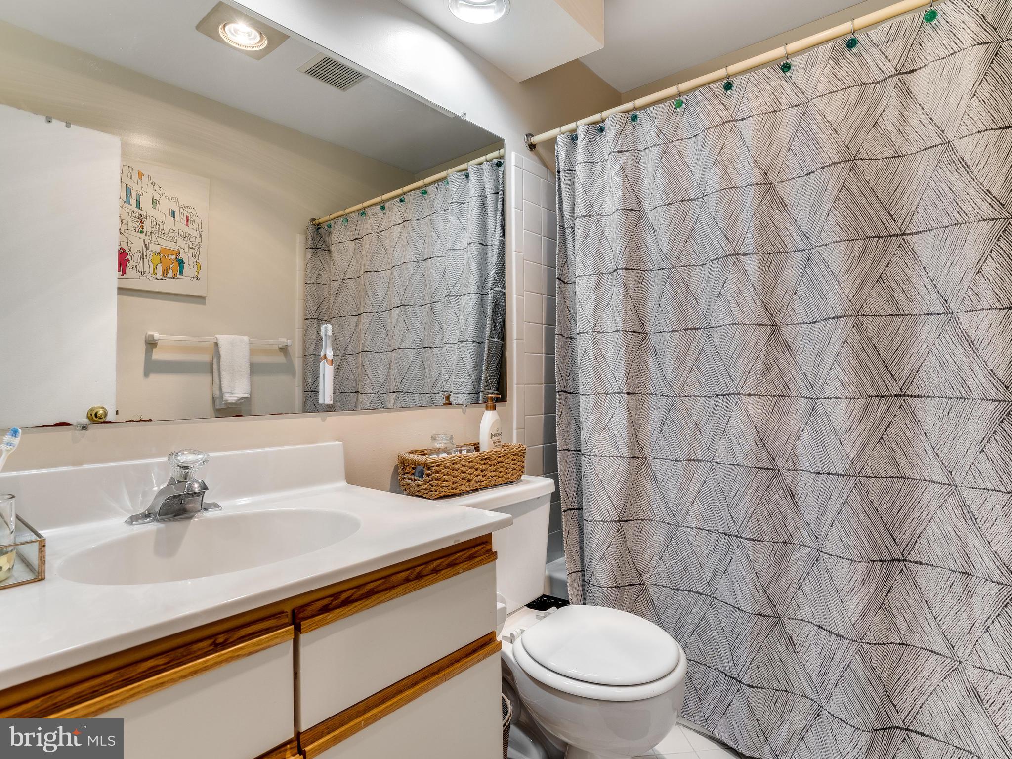13706 Modrad Way, Unit 7A22 Silver Spring, MD 20904 - Photo 40 of 48 Full Bathroom 2