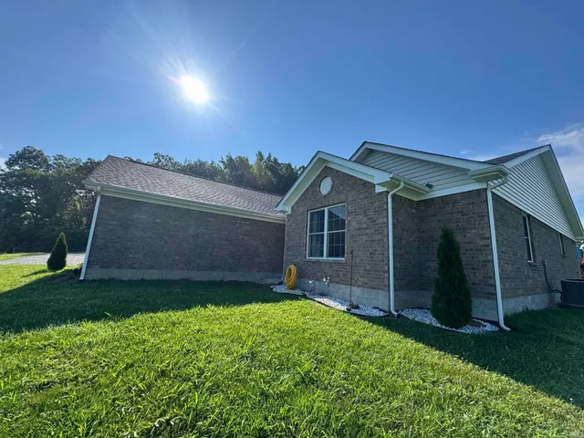 $390,000 | 8488 East Ash Road, Bloomfield, IN 47424