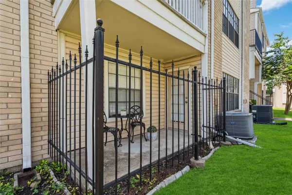 $130,000 | 2750 Holly Hall Street, Unit 1403, Houston, TX 77054