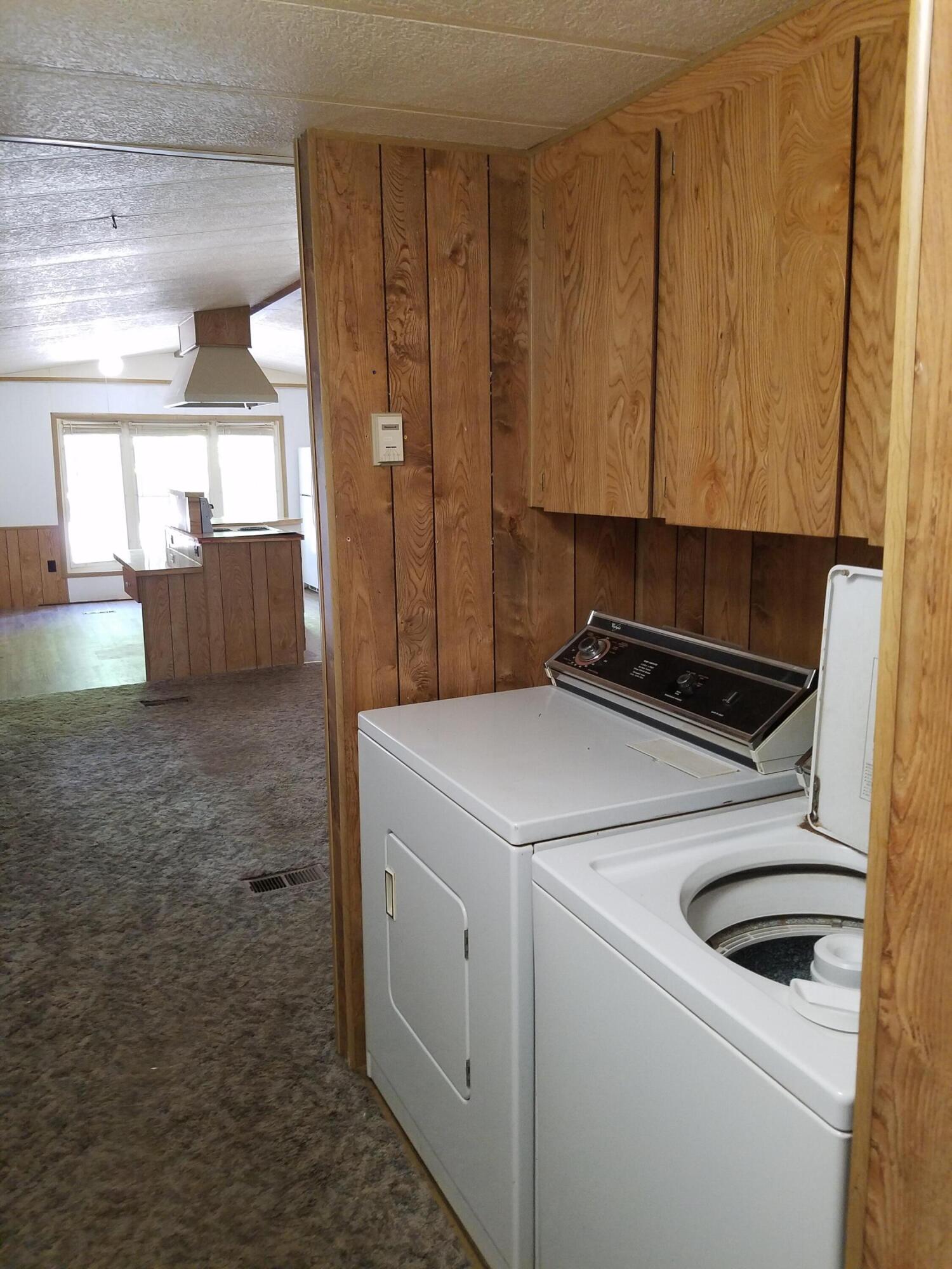 9340 Thatcher Mill Road Shingletown, CA 96088 - Photo 20 of 32 a utility room with dryer and washer