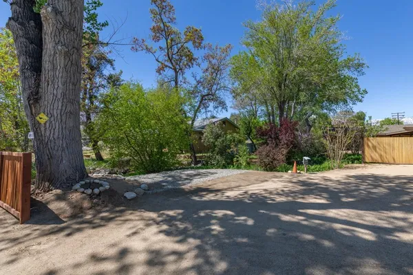 $1,149,000 | 807 South Barlow Lane, Bishop, CA 93514