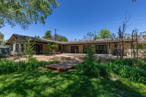 $1,149,000 | 807 South Barlow Lane, Bishop, CA 93514