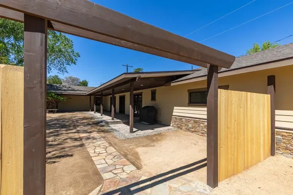 $1,149,000 | 807 South Barlow Lane, Bishop, CA 93514