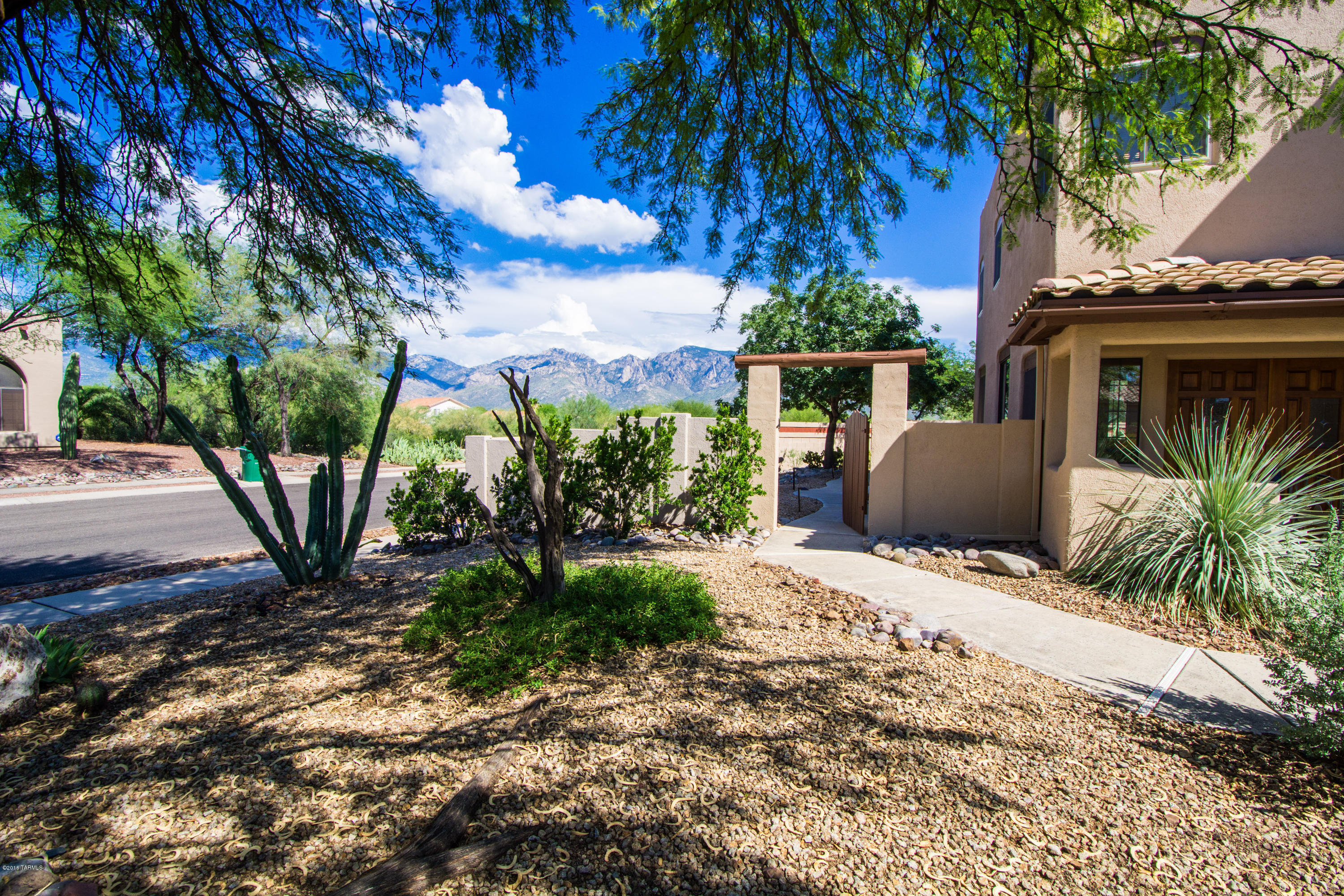 65 Blackstone Road Oro Valley, AZ 85755 - Photo 2 of 48