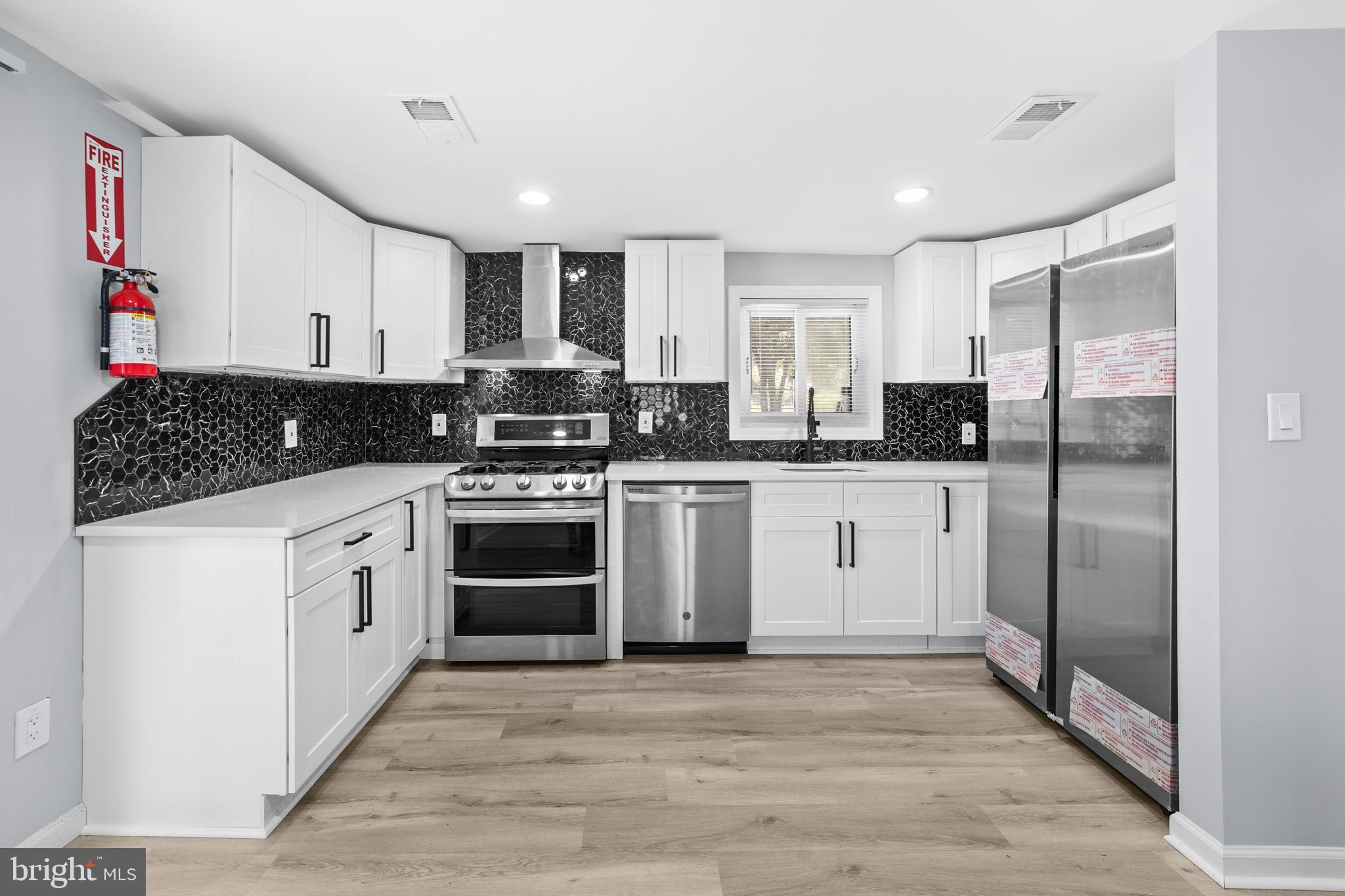 27 East Phoenix Avenue Lawnside, NJ 08045 - Photo 12 of 25