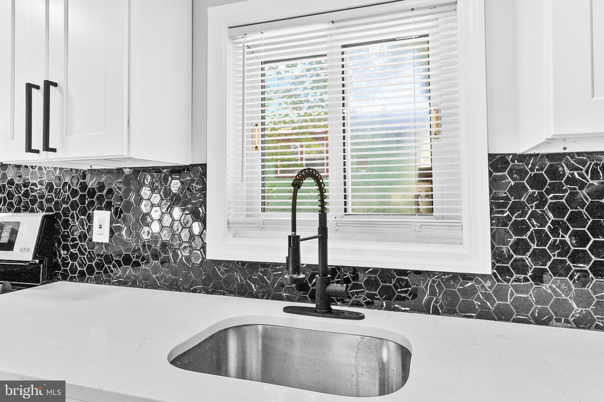 27 East Phoenix Avenue Lawnside, NJ 08045 - Photo 13 of 25