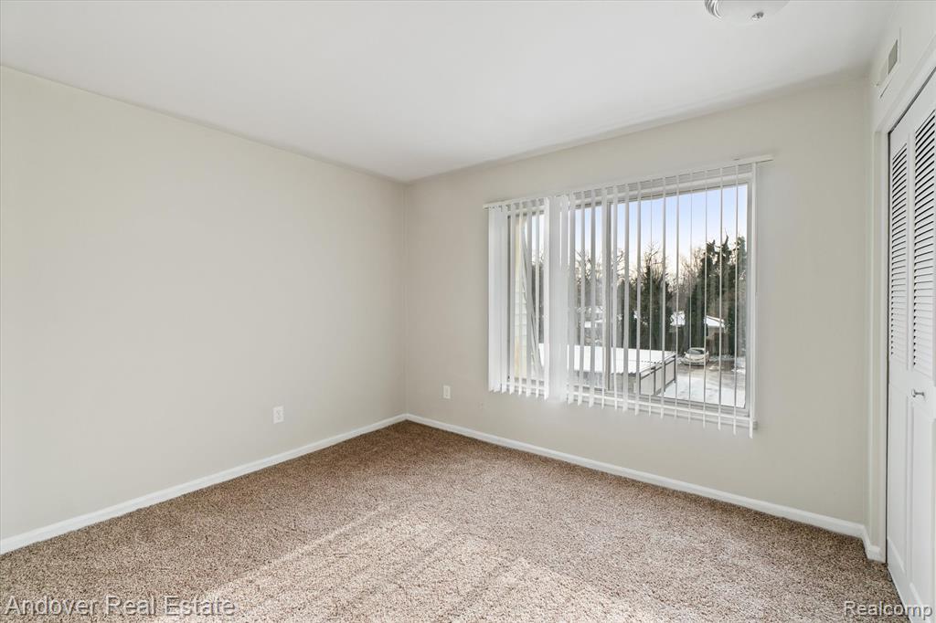330 South Drake Road, Unit M08 Kalamazoo, MI 49009 - Photo 48 of 64