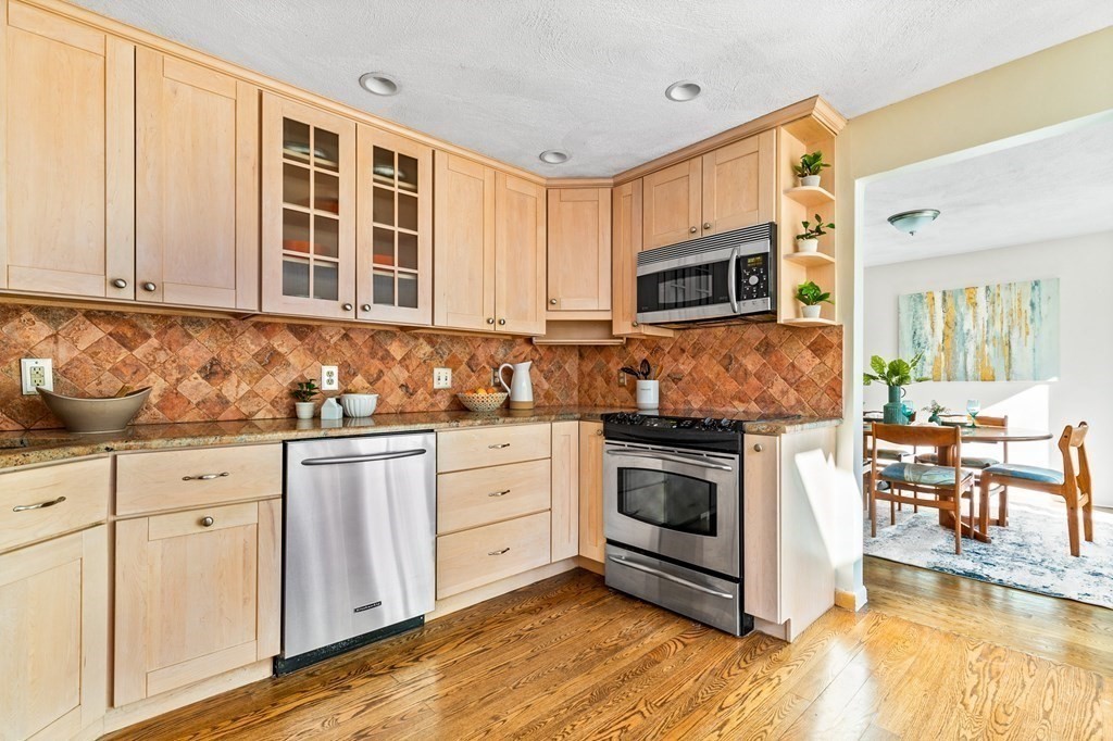 28 Falcon Road Sharon, MA 02067 - Photo 3 of 35