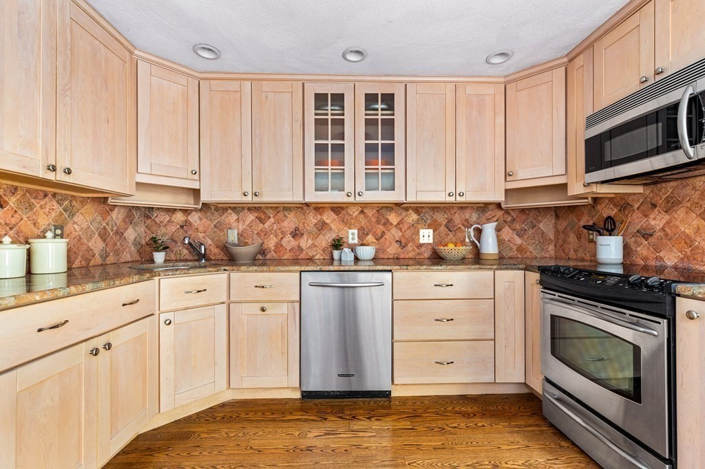 28 Falcon Road Sharon, MA 02067 - Photo 4 of 35