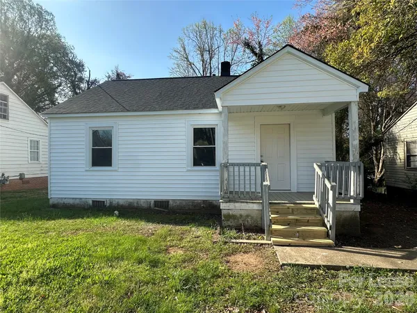 $1,350 | 331 West Bingham Street, Statesville, NC 28677