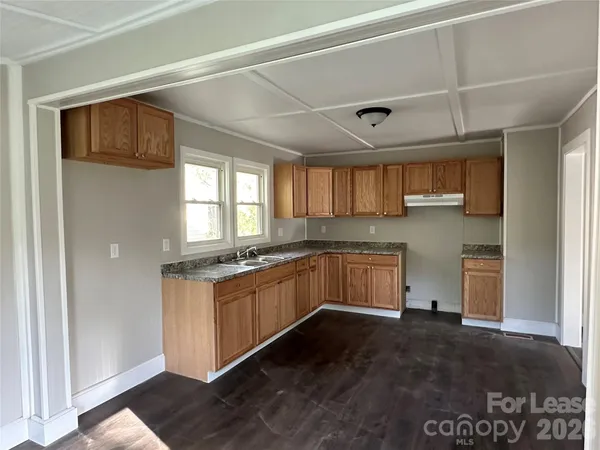 $1,350 | 331 West Bingham Street, Statesville, NC 28677