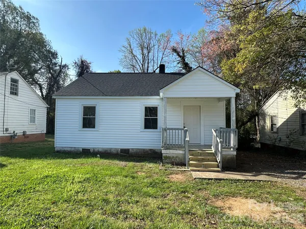 $1,350 | 331 West Bingham Street, Statesville, NC 28677