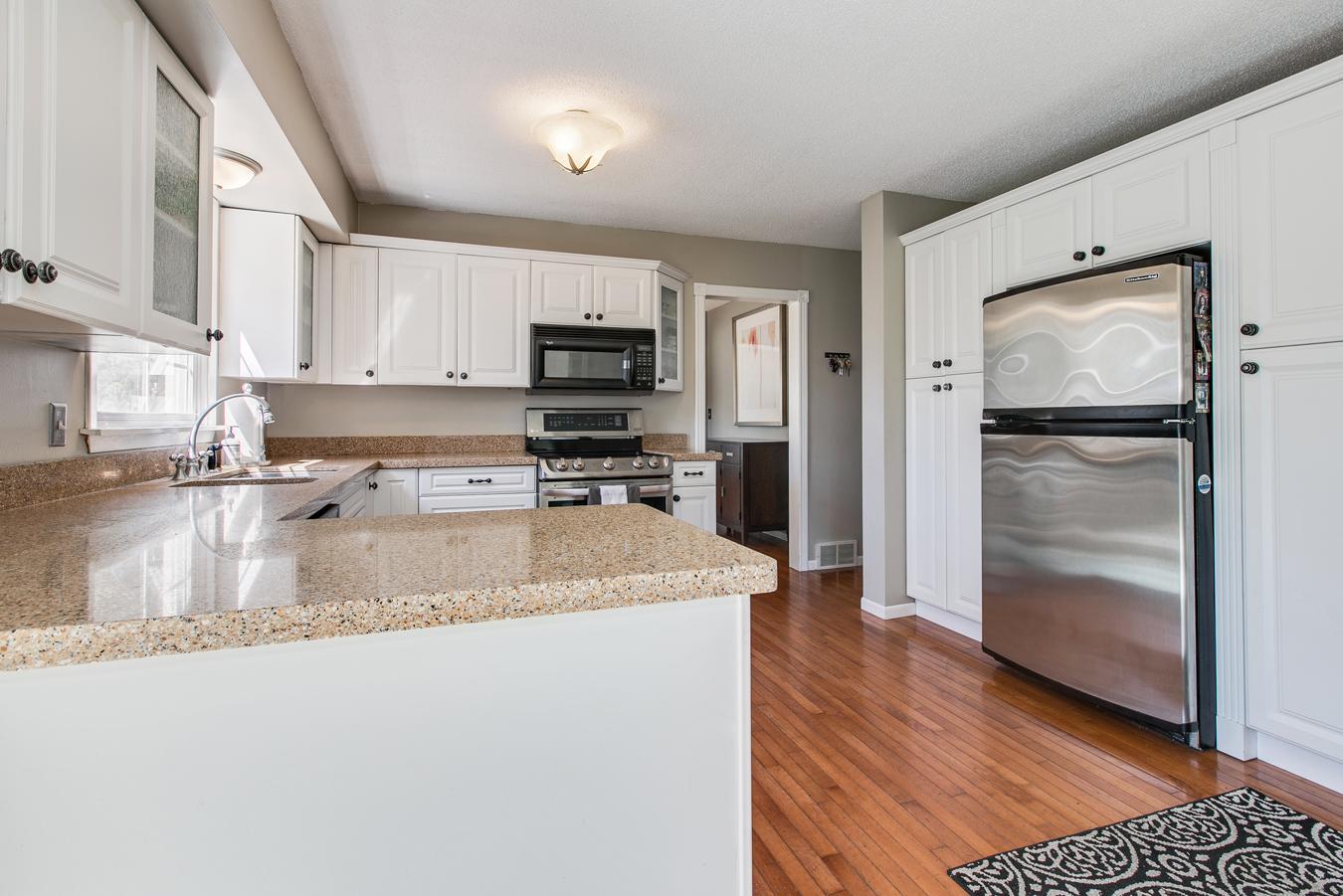 898 Cobb Road Shoreview, MN 55126 - Photo 11 of 34 Gallery Image 11