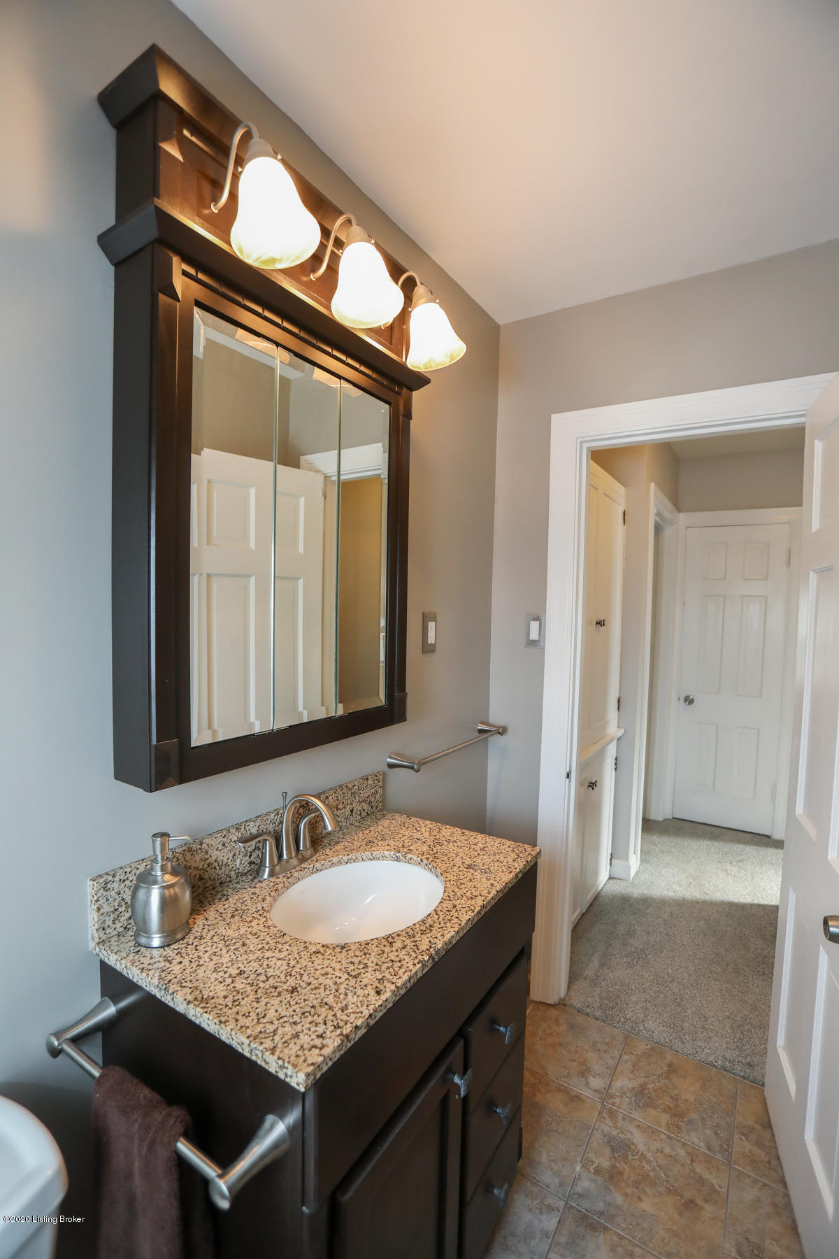 1013 Greenleaf Road Louisville, KY 40213 - Photo 21 of 40 Full Bathroom - Main Level