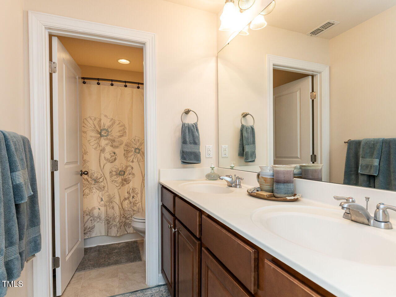 2418 Pecan Ridge Way Apex, NC 27502 - Photo 25 of 36 024-1280x960-hall-bath