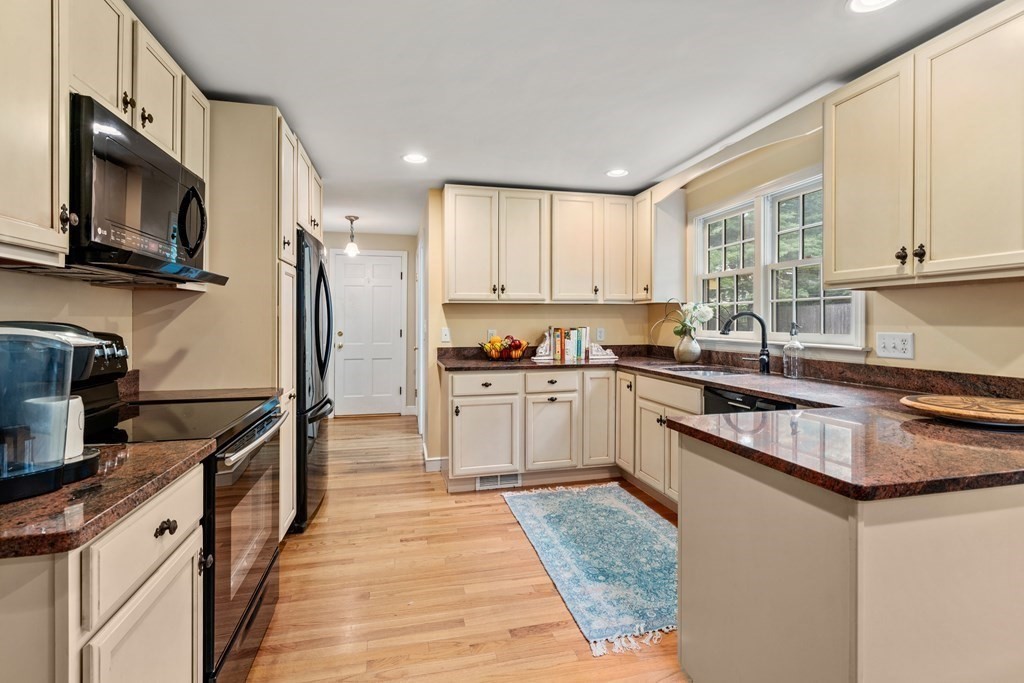 14 King Philip Road Sudbury, MA 01776 - Photo 11 of 33