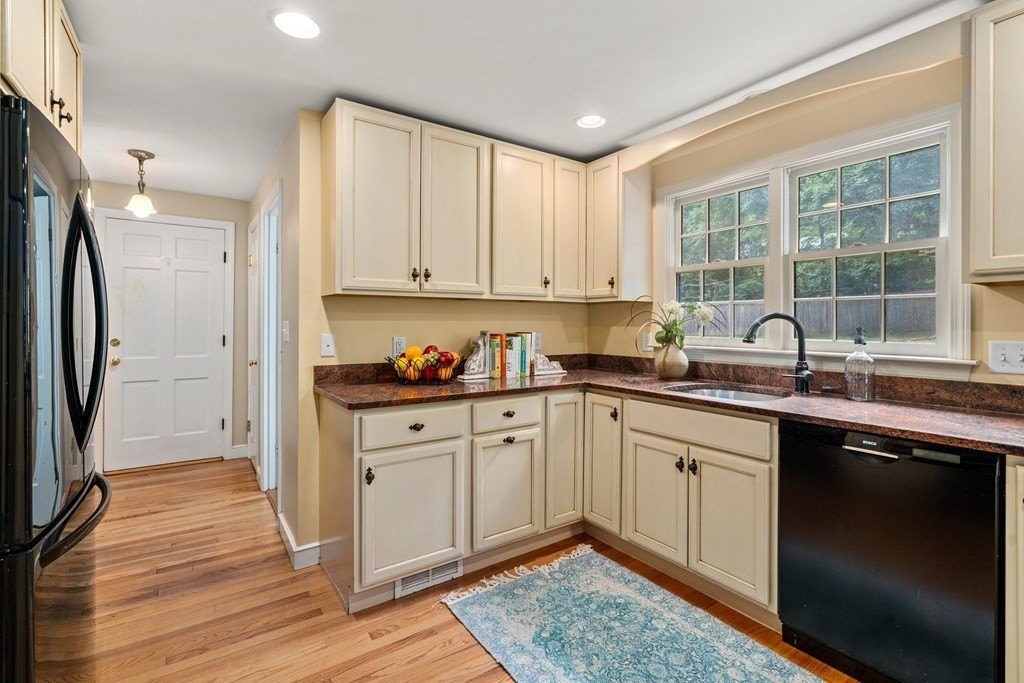 14 King Philip Road Sudbury, MA 01776 - Photo 12 of 33