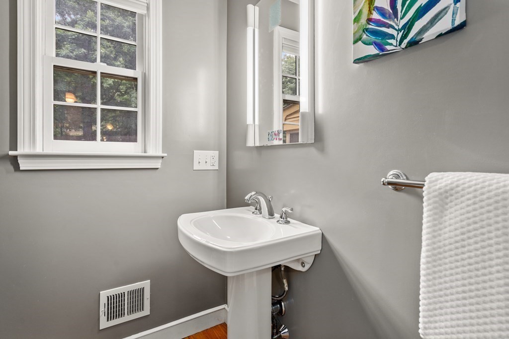 14 King Philip Road Sudbury, MA 01776 - Photo 25 of 33