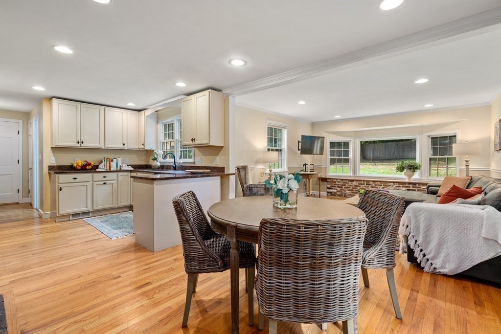 14 King Philip Road Sudbury, MA 01776 - Photo 9 of 33