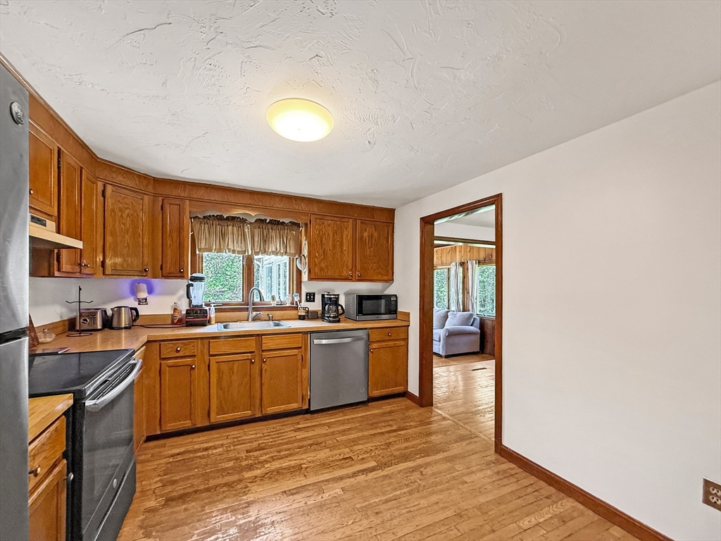 6 Philip Street Hudson, MA 01749 - Photo 6 of 41