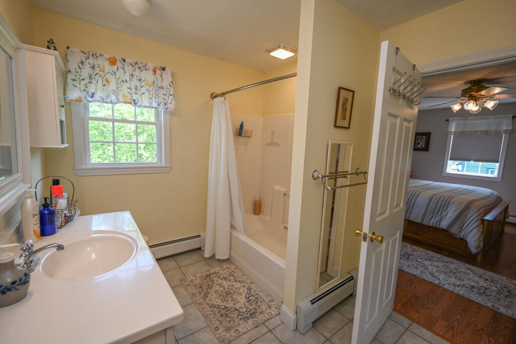 40 Canterbury Road Brewer, ME 04412 - Photo 13 of 31 Main Fl Bath