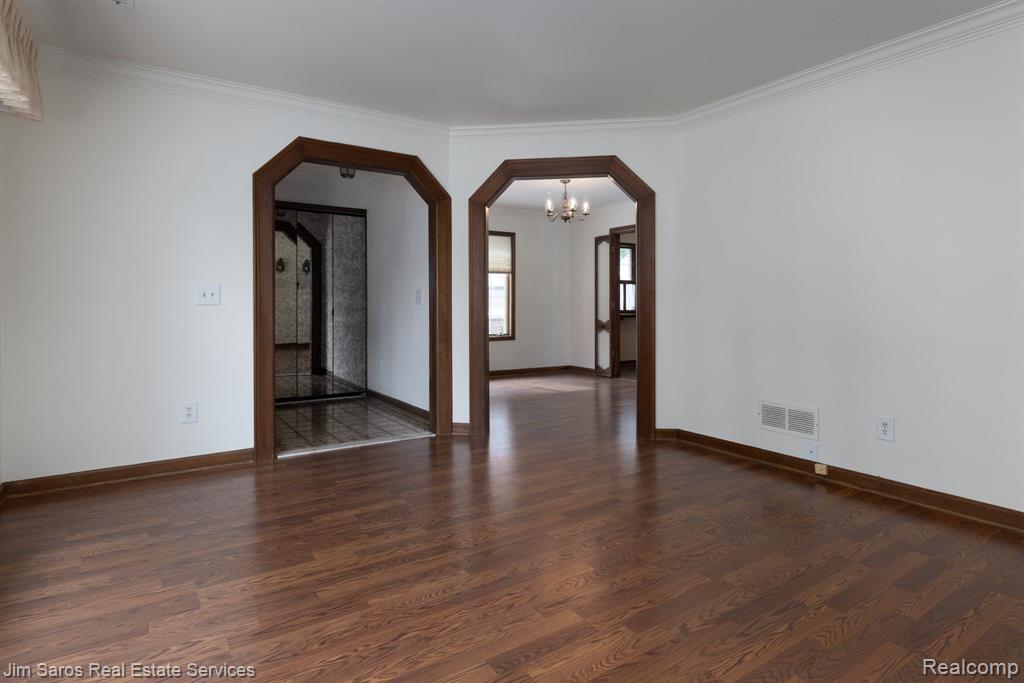 1769 Hampton Road Grosse Pointe Woods, MI 48236 - Photo 9 of 27