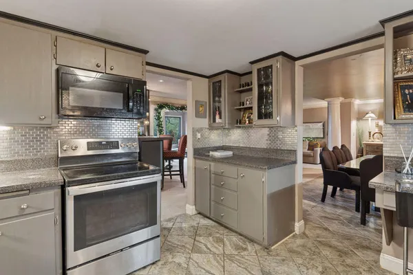 $185,000 | 3076 Lexington Avenue North, Unit A6, Roseville, MN 55113