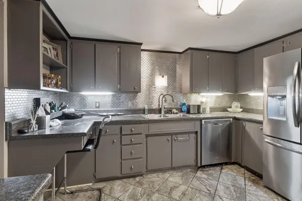 $185,000 | 3076 Lexington Avenue North, Unit A6, Roseville, MN 55113