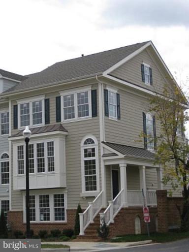 1216 South Glebe Road Arlington, VA 22204 - Photo 1 of 9 Exterior (Main)