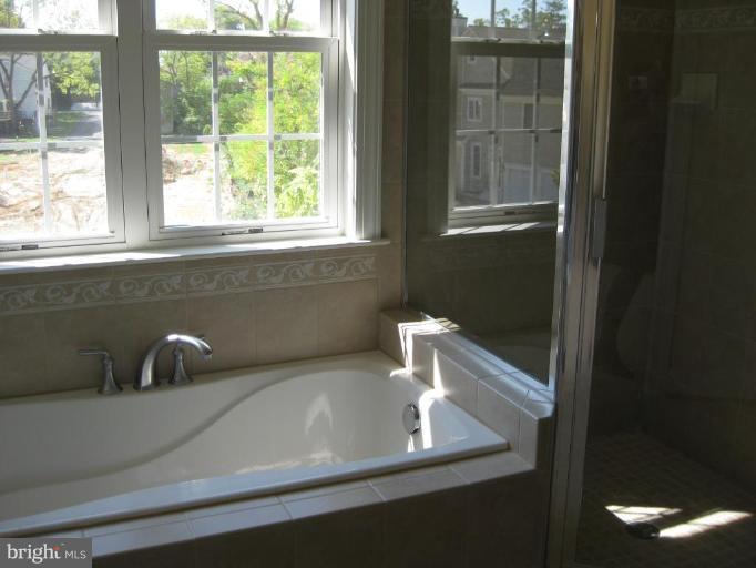 1216 South Glebe Road Arlington, VA 22204 - Photo 6 of 9 Master Bath #2