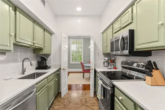$625,000 | 5421 St Charles Avenue, Unit 2D, New Orleans, LA 70115