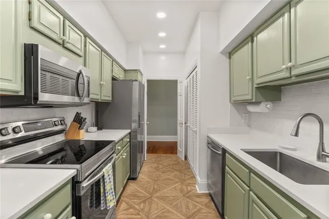 $625,000 | 5421 St Charles Avenue, Unit 2D, New Orleans, LA 70115