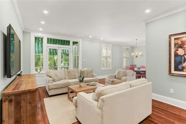 $625,000 | 5421 St Charles Avenue, Unit 2D, New Orleans, LA 70115