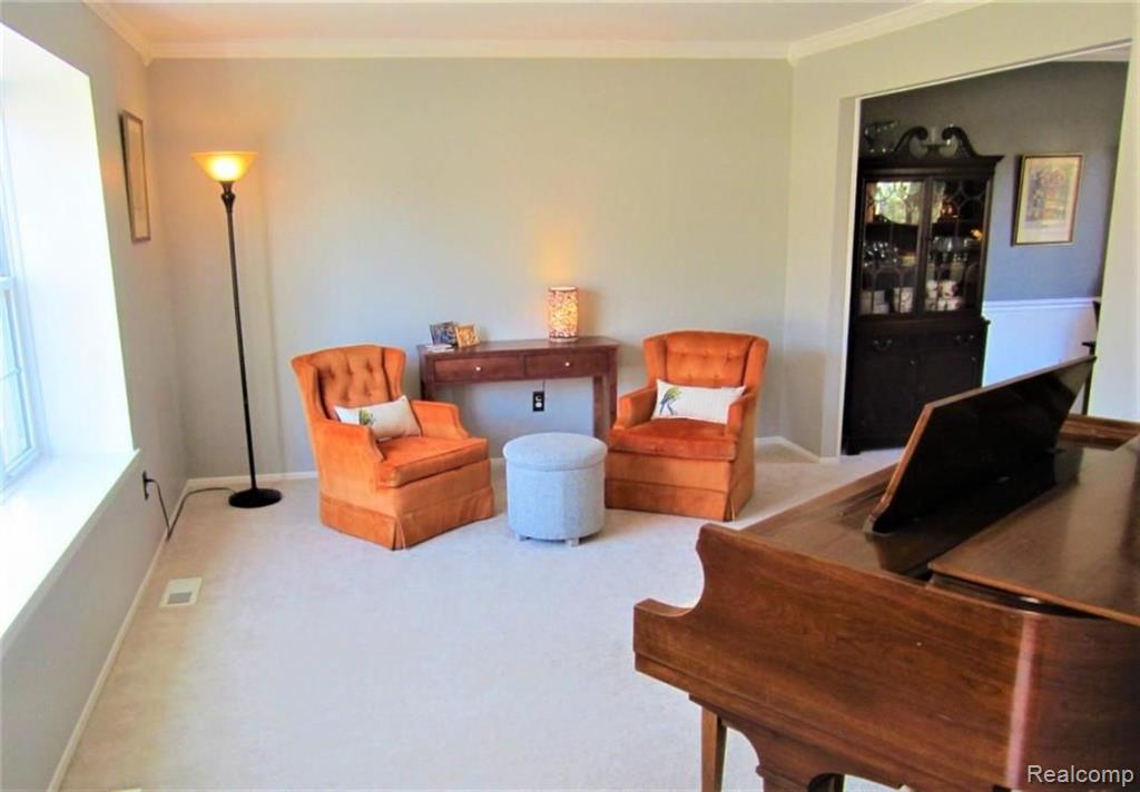 1671 Dennett Lane Rochester Hills, MI 48307 - Photo 2 of 23