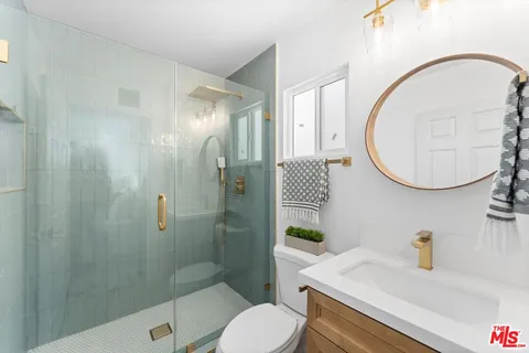 $1,189,800 | 3815 West 60th Street, Los Angeles, CA 90043