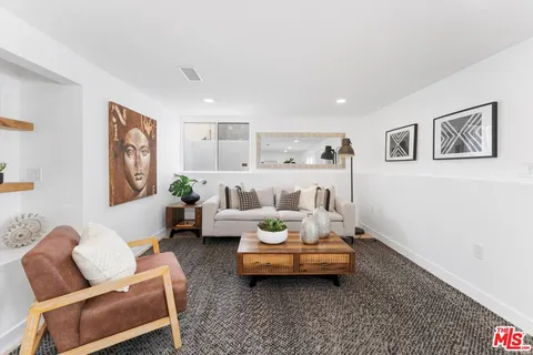 $1,189,800 | 3815 West 60th Street, Los Angeles, CA 90043
