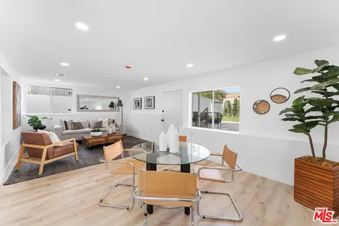 $1,189,800 | 3815 West 60th Street, Los Angeles, CA 90043