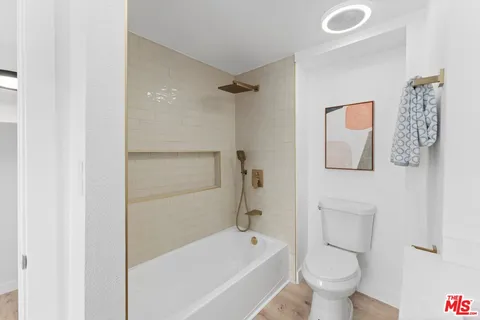 $1,189,800 | 3815 West 60th Street, Los Angeles, CA 90043