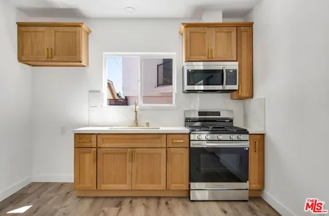 $1,189,800 | 3815 West 60th Street, Los Angeles, CA 90043