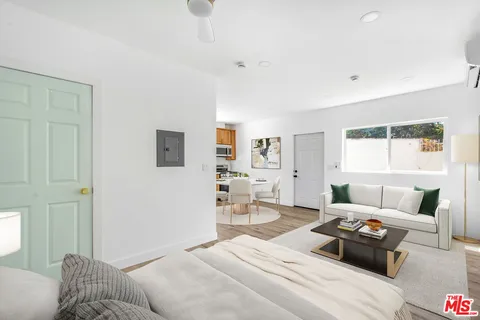 $1,189,800 | 3815 West 60th Street, Los Angeles, CA 90043