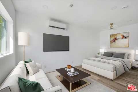 $1,189,800 | 3815 West 60th Street, Los Angeles, CA 90043