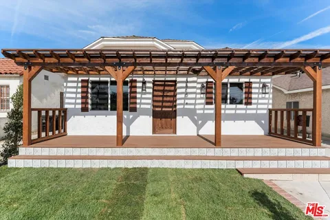 $1,189,800 | 3815 West 60th Street, Los Angeles, CA 90043