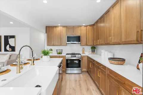 $1,189,800 | 3815 West 60th Street, Los Angeles, CA 90043