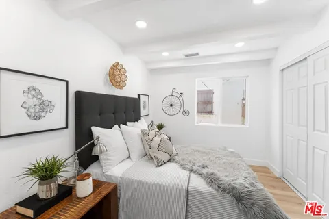 $1,189,800 | 3815 West 60th Street, Los Angeles, CA 90043