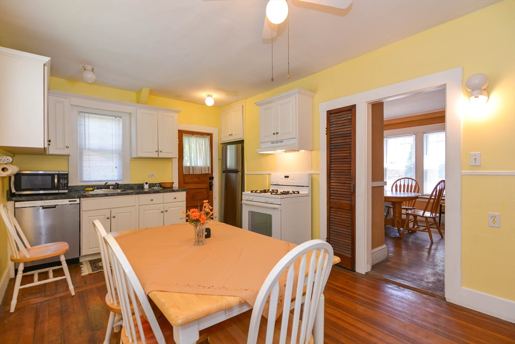 25 Maple Avenue Everett, MA 02149 - Photo 13 of 42