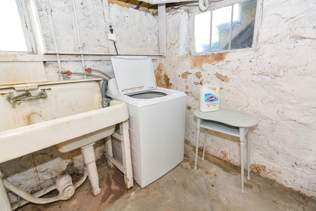 25 Maple Avenue Everett, MA 02149 - Photo 32 of 42