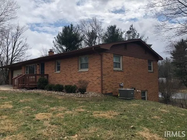 $2,400 | 1100 East Prairie Drive, Bloomington, IN 47408
